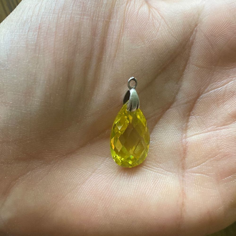 Yellow and black stone pendant - Picture 2 of 4